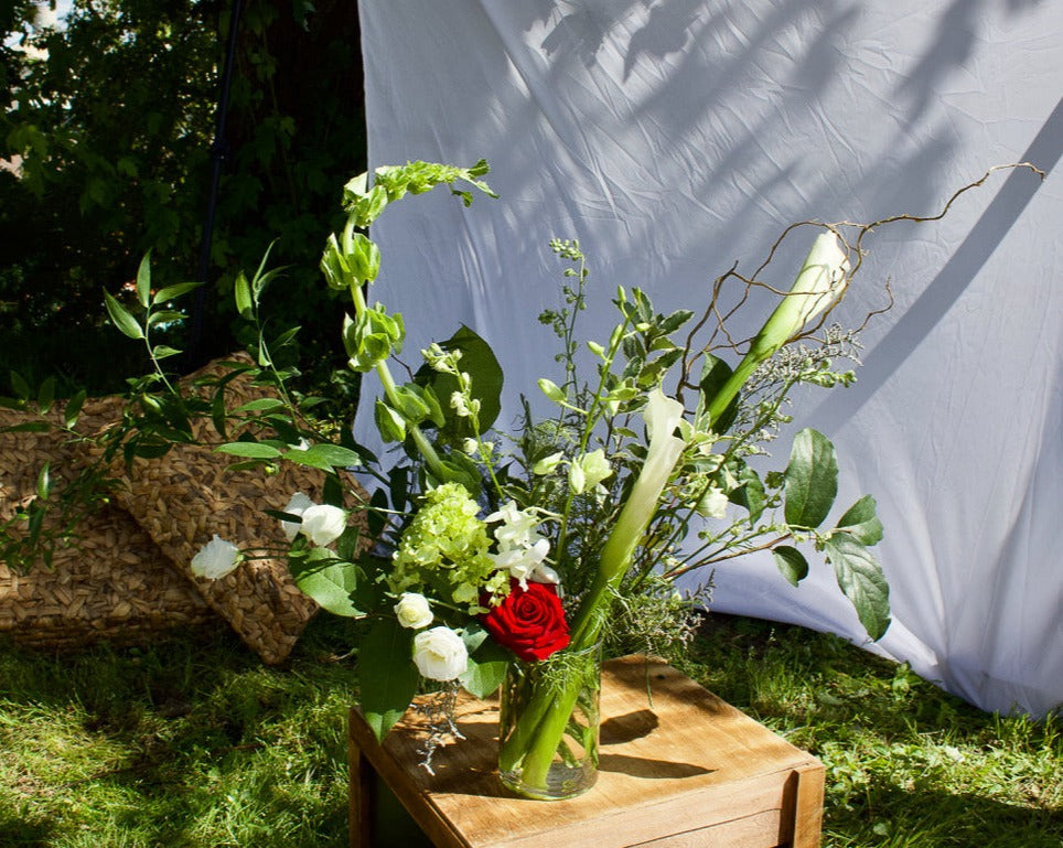 Fleurs en vase pour funérailles - Red