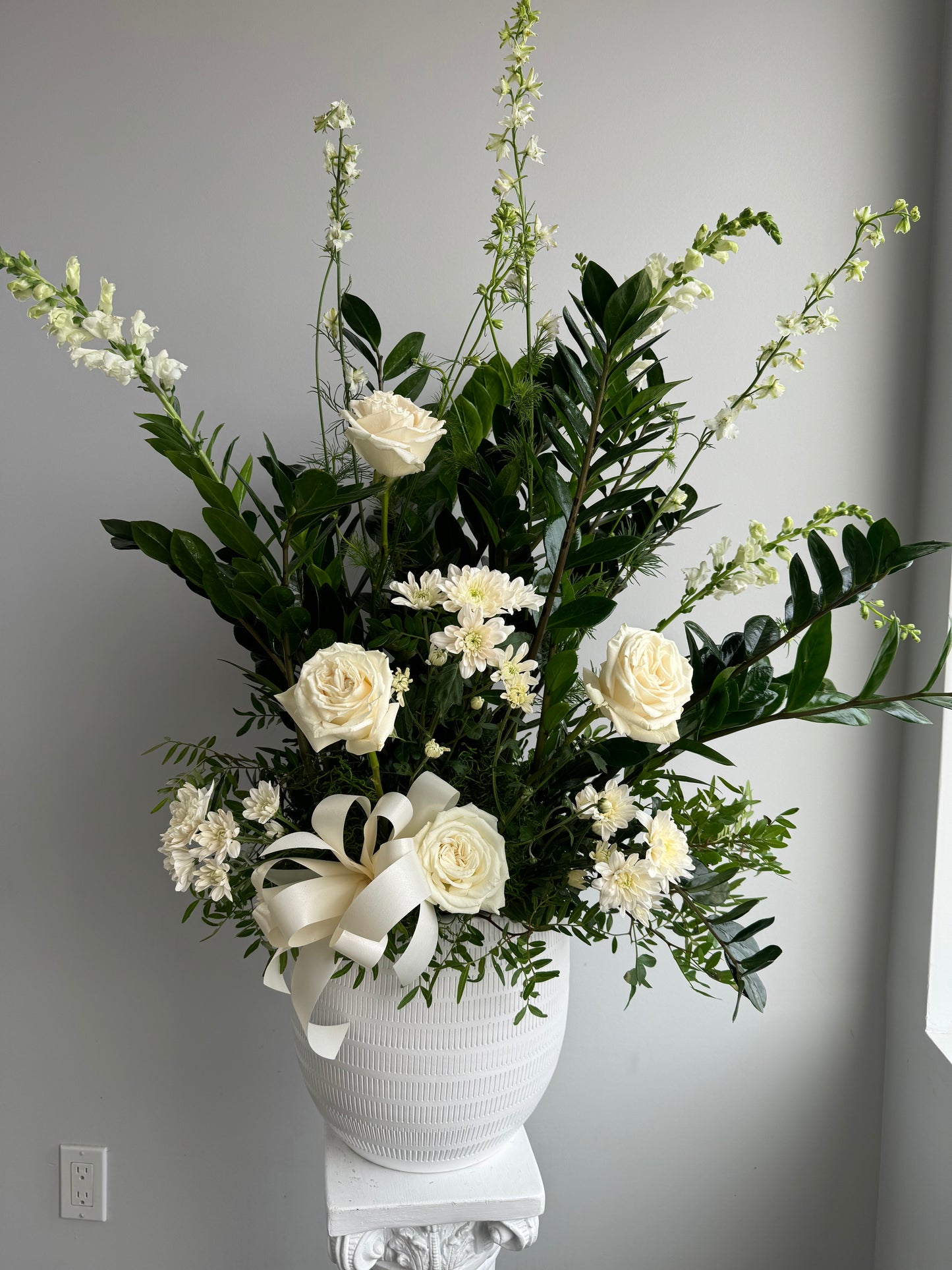 Plante avec insertions de fleurs - Élégance