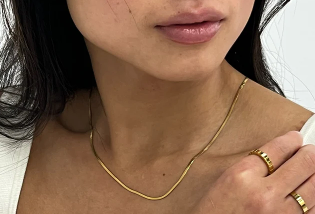 Dainty snake necklace